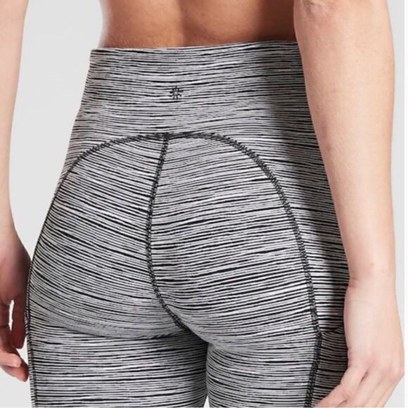 Athleta Ultimate Linear Lines Capri - Picture 4 of 7